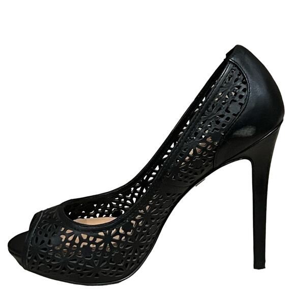 Badgley Mischka Leather Lasercut Accents Black Pumps Size 8.5 M - Picture 6 of 16